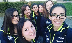 Giovane atleta con semiautomatica
