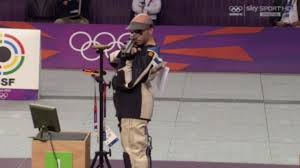tiratore in gara alle olimpiadi