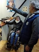 disabile che tira ad aria compressa